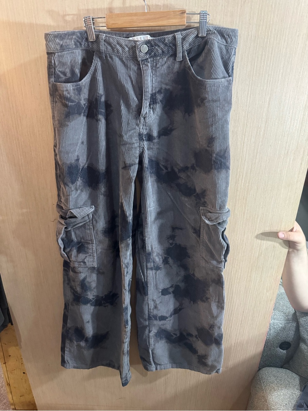 Women’s Tinseltown Gray Tie-Dye Corduroy Cargo Pants Size 15